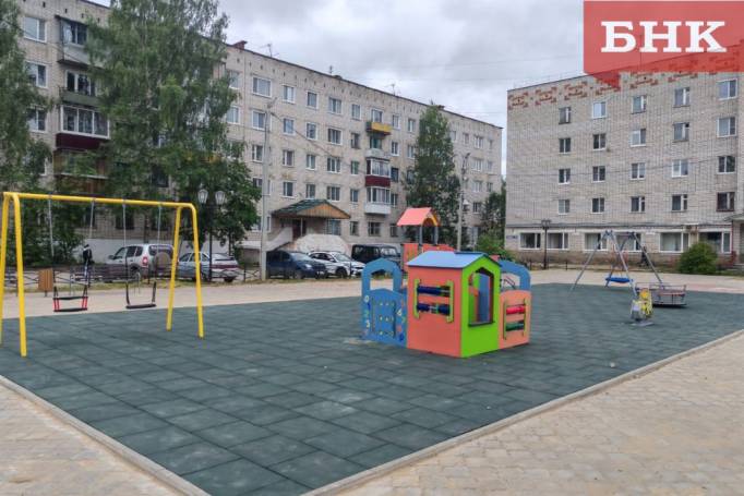 В Емве появилась новая детская площадка