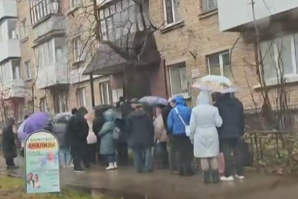 Ухтинцам объяснили причины очередей в МФЦ