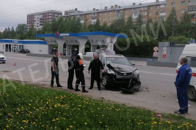 В Ухте столкнулись две иномарки