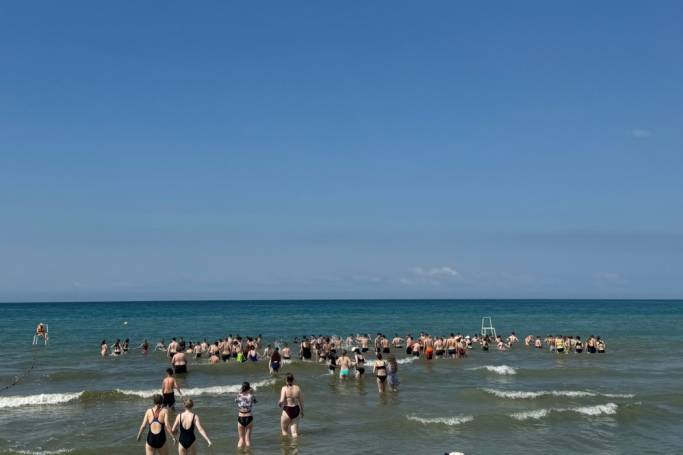 Детей из Коми пустили в море в Анапе