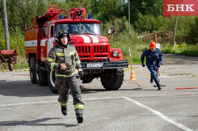 Для поиска лучшего водителя пожарной машины в Коми устроили заезды на скорость