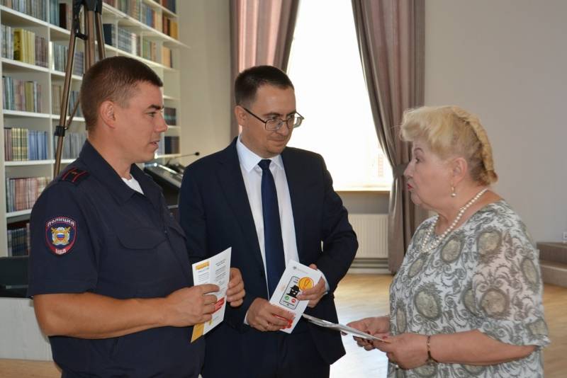 Сыктывкарцев учили хладнокровно разговаривать по телефону и не поддаваться на манипуляции