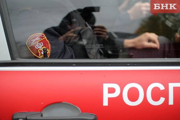 Сыктывкарка устроила драку в баре и сломала стол