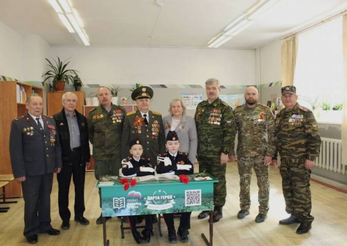 В сыктывкарской школе открыли «Парту героя»