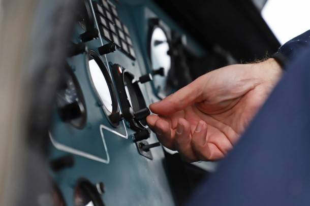 «Комиавиатранс» продает вертолет Ми-2