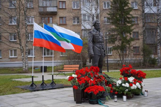 В Ухте открыли памятник Герою ДНР Мотороле