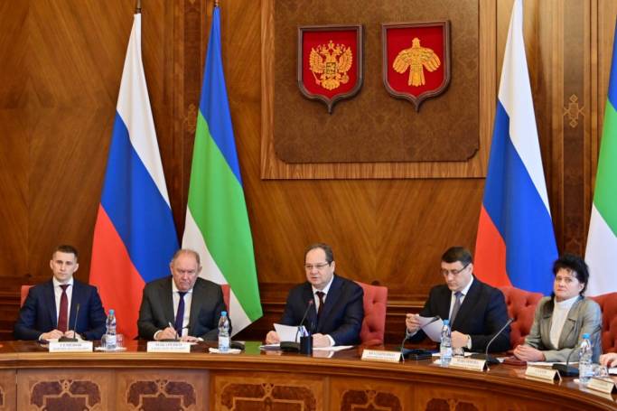 Ростислав Гольдштейн: «Строительство больниц, школ, дорог и мостов – всегда в центре внимания правительства Коми»