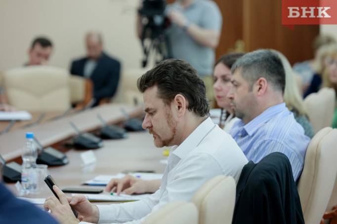 В Коми задумались о двойной зарплате «дефицитным» медикам