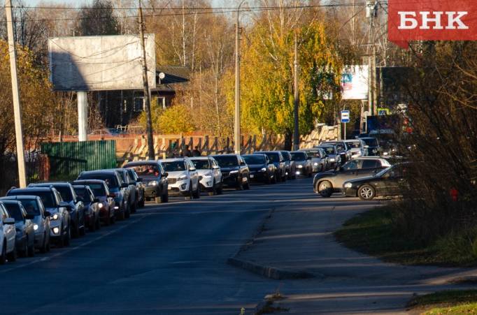 Ремонт краснозатонского моста вызвал трехкилометровую пробку