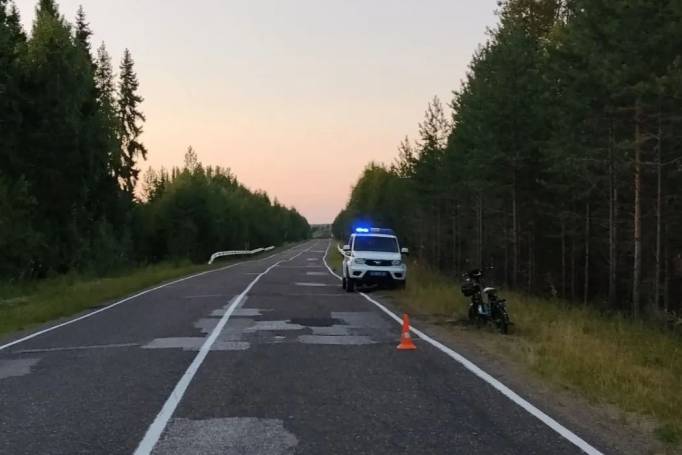 В Ижемском районе пьяный мужчина на электровелосипеде не удержался на дороге