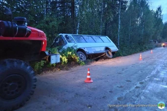 «Усть-Вымское ПАТП» ждут проверки после опрокидывания дачного автобуса
