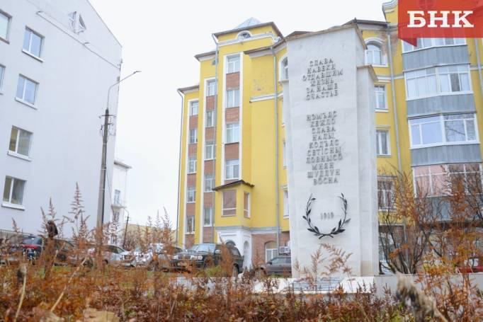 Обнаженная женщина и братская могила: о чем может рассказать сыктывкарский памятник красноармейцам