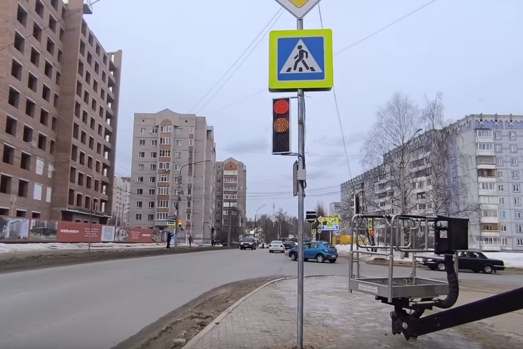 Временный светофор на загруженном перекрестке в Сыктывкаре решили заменить