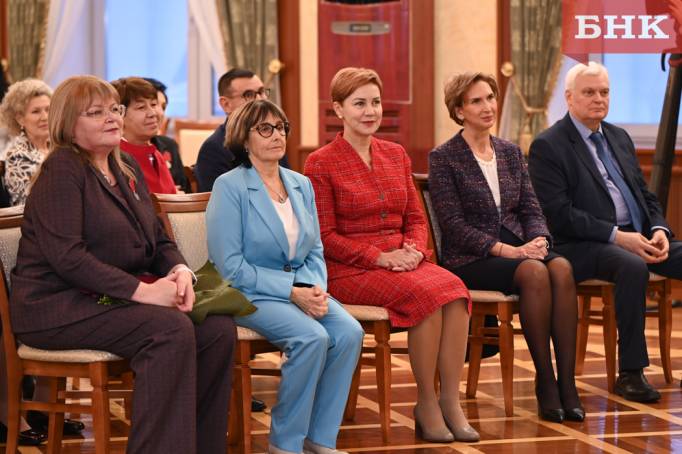 Ростислав Гольдштейн наградил учителей, ученых и медиков Коми