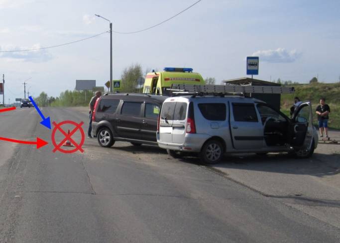 Под Ухтой столкнулись две машины Lada Largus