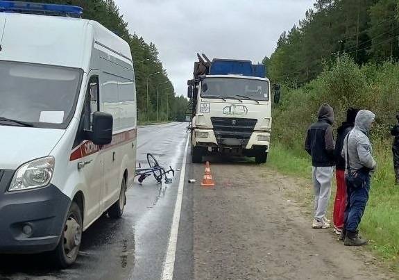 В Сыктывкаре мусоровоз задавил велосипедиста