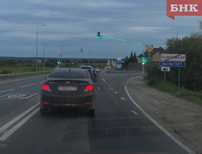 Транспортный коллапс на выезде из Сыктывкара вызвал тестовый запуск светофора