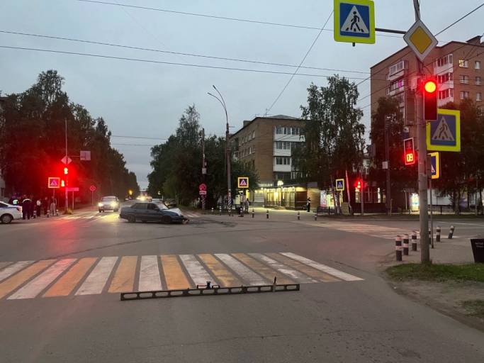 В Ухте ровесники на ВАЗах не поделили перекресток