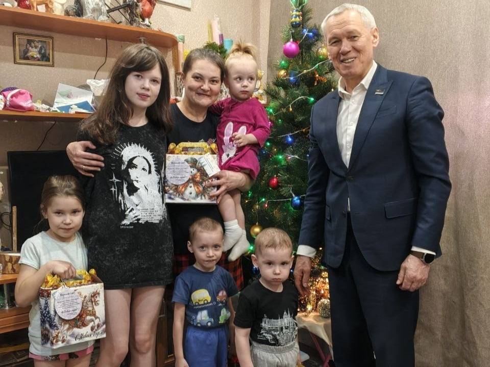 Подарки от главы Коми и «Единой России» приносят праздник в дом