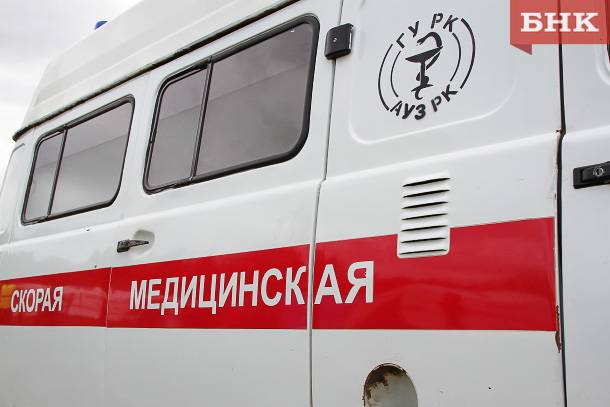 В Усть-Вымском районе под колесами рейсового автобуса погибла женщина