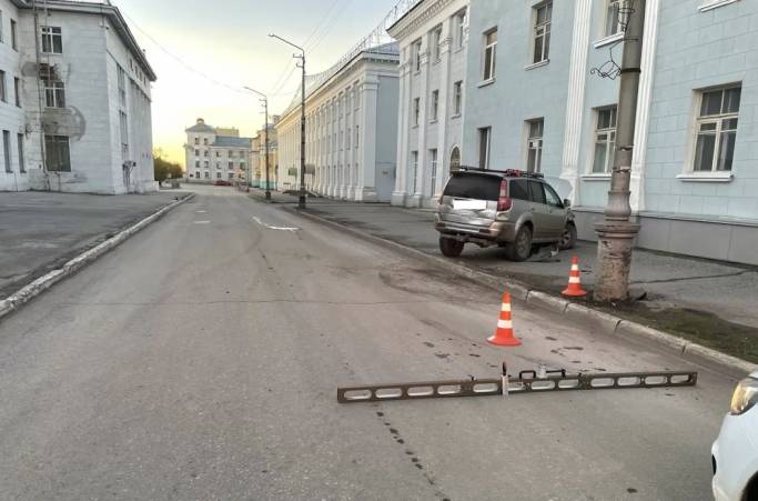 В Воркуте автомобилисту помешал фонарный столб