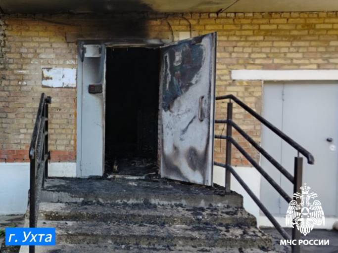 В Ухте выясняют обстоятельства гибели людей на пожаре в подъезде дома