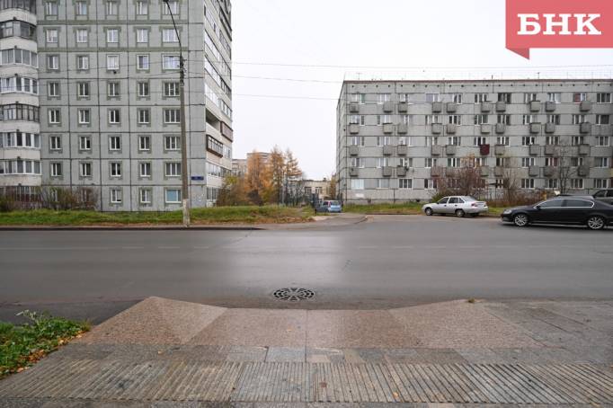 Сыктывкарцам придется подождать обустройства пешеходного перехода к Яблоневой аллее