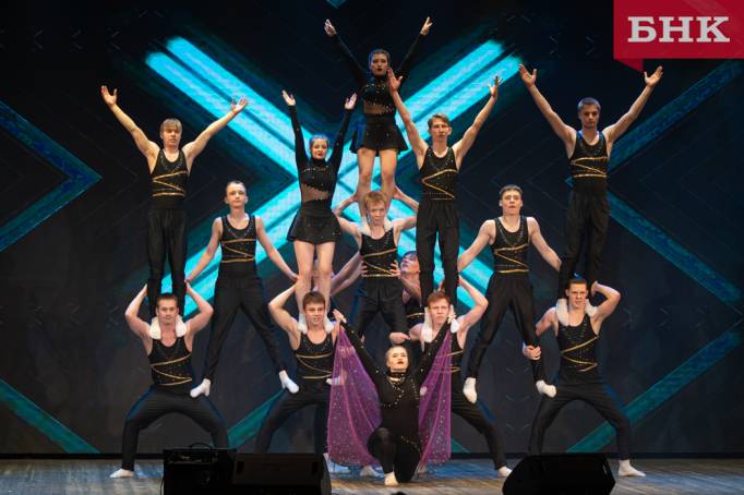 На закрытии «Студенческой весны» в Коми читали стихи и строили «пирамиды»