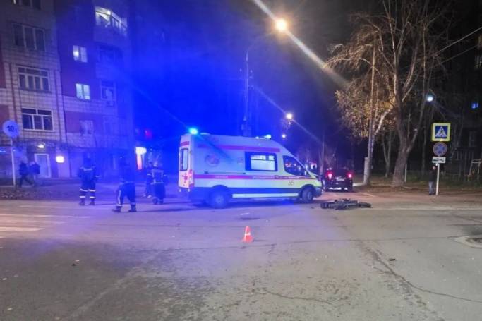 В Сыктывкаре 16-летнего велосипедиста отправили в больницу после ДТП